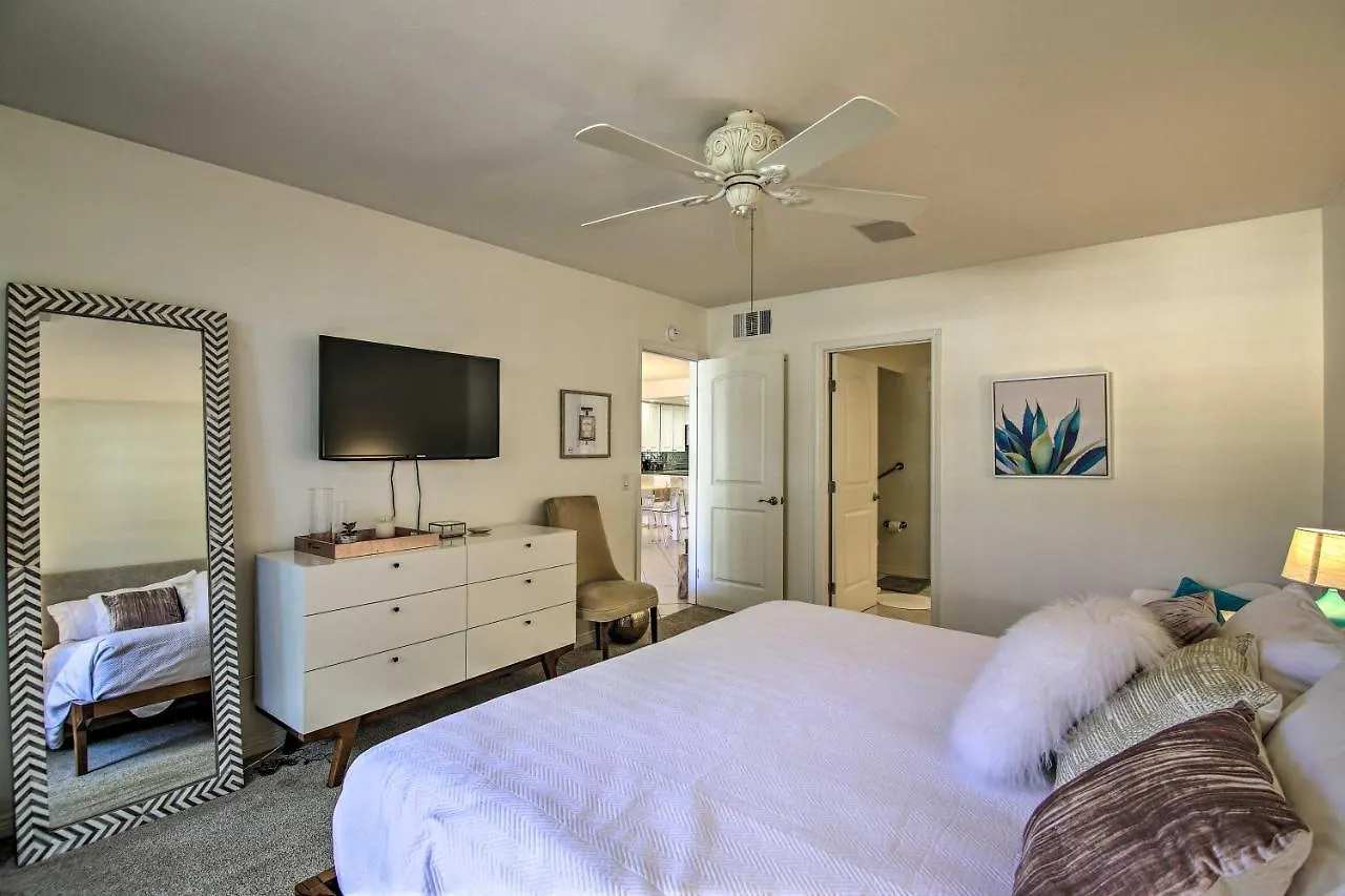 Holiday home Modern Palm Springs Gem - Pool Access And Mtn Views Villa