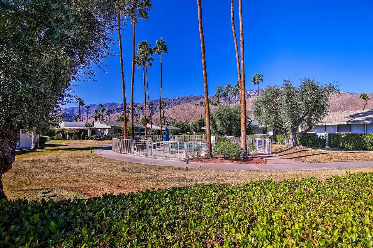 Vila Modern Palm Springs Gem - Pool Access And Mtn Views