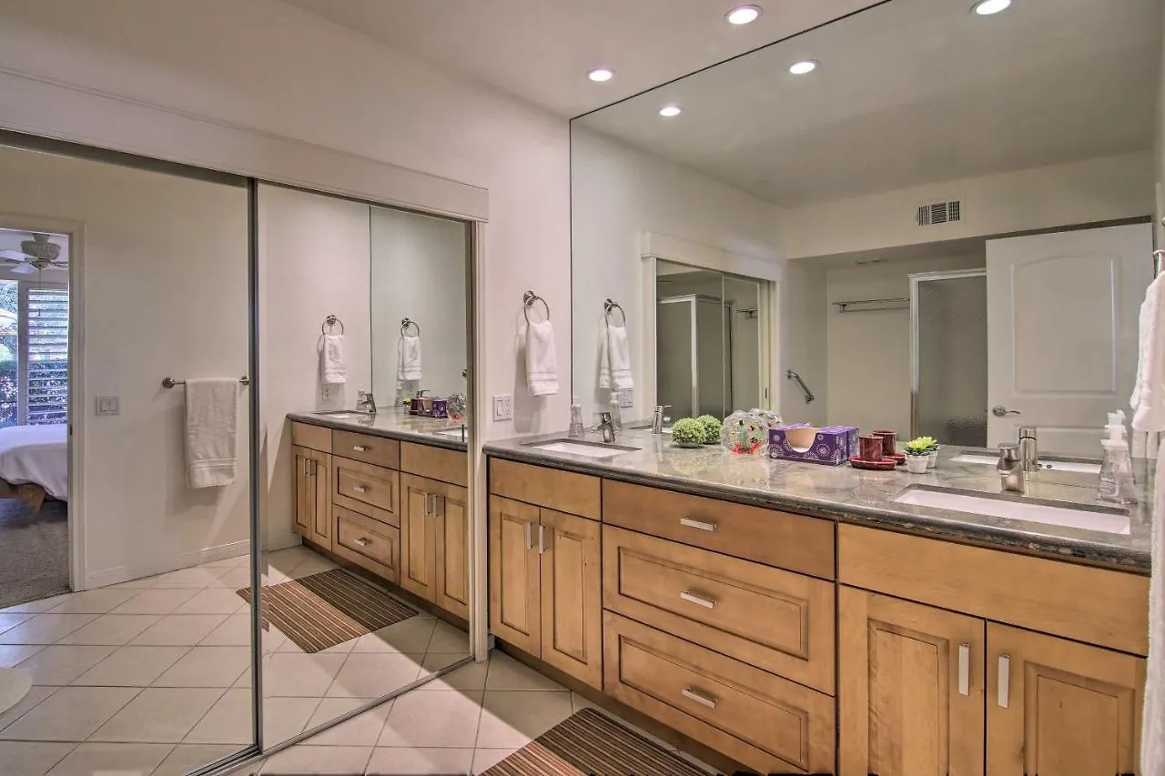 Vila Modern Palm Springs Gem - Pool Access And Mtn Views 0*,  USA